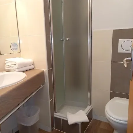 Hotel Saint-etienne Monthieu 2*