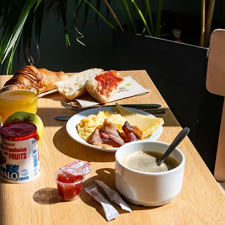 Hotel Saint-etienne Monthieu 2*