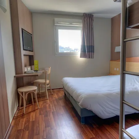 Saint-etienne Monthieu 2* سانت إتيان