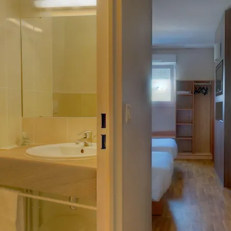 فندق Saint-etienne Monthieu 2*