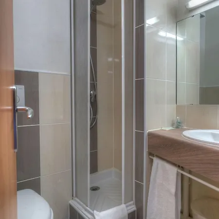 Hotel Saint-etienne Monthieu 2*